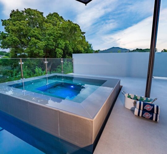 Plunge Pools & Spas-SoFlo Pool and Spa Builders of Palm Beach